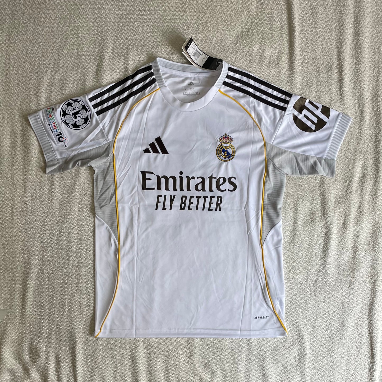 Real Madrid Local 25/26 versión fan
