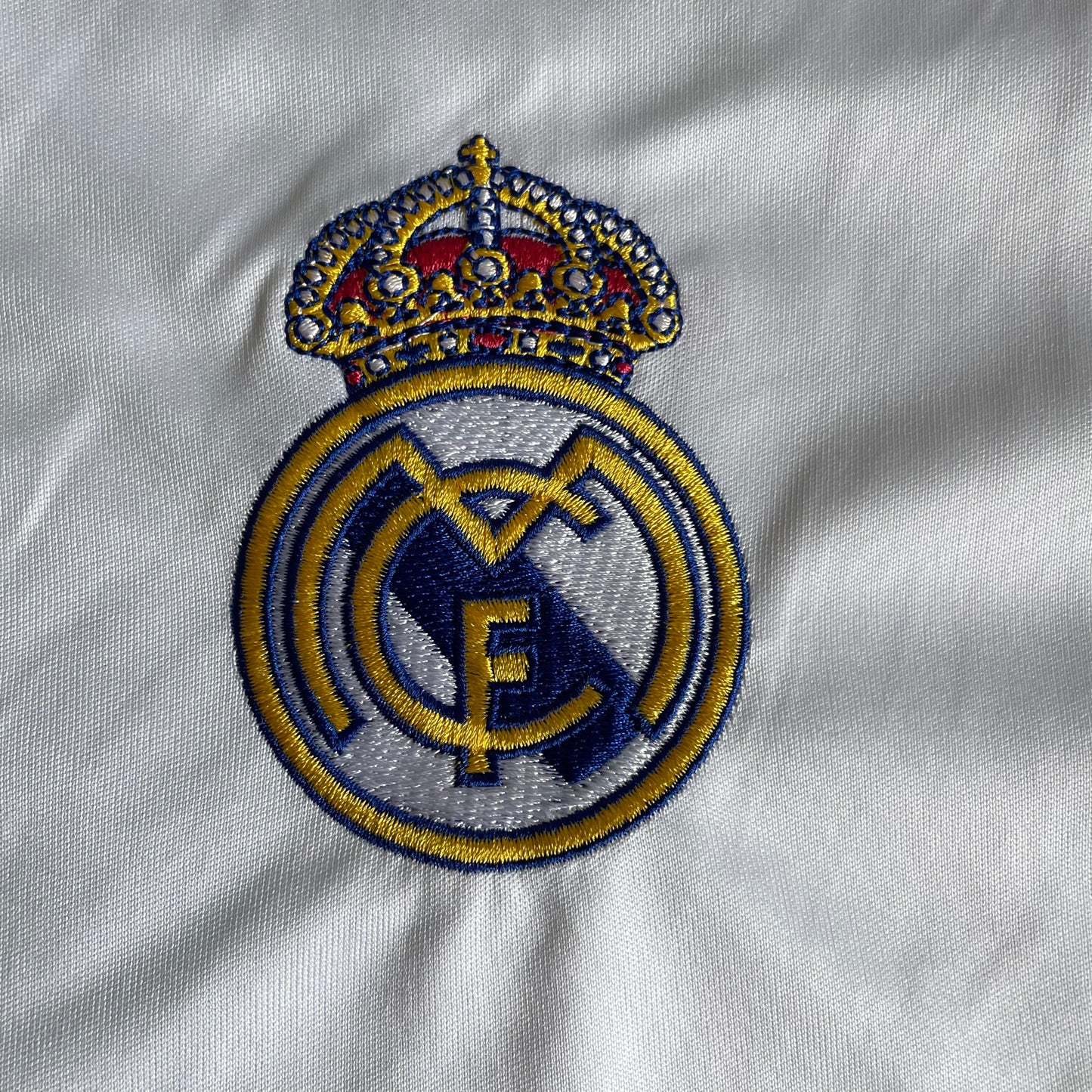 Real Madrid Local 25/26 versión fan