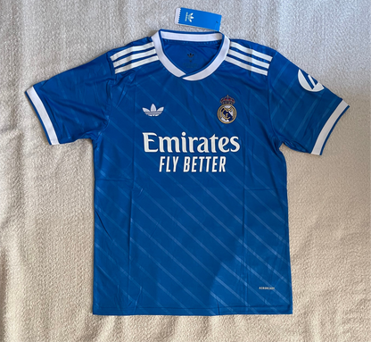 Real Madrid Alternativa 25/26 versión fan