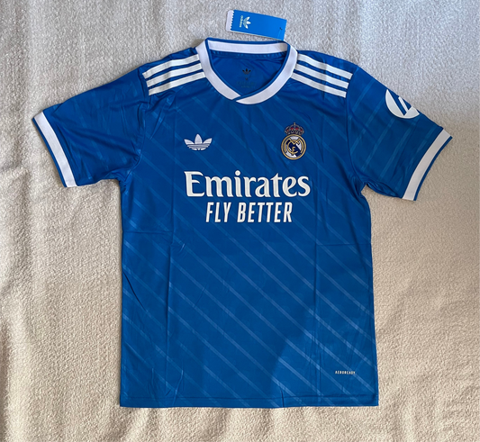 Real Madrid Alternativa 25/26 versión fan